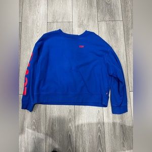 Levi’s Cropped Sweatshirt